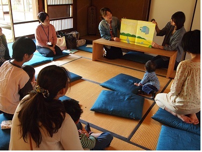 こやぎの会”　橦木館　絵本読み聞かせ